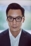 該嫁的男人!吳彥祖戴眼鏡儒雅 年齡漸長更顯魅力