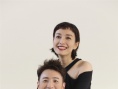 甜炸！吳昕坐潘瑋柏腿上拍寫真 上演“貼面咚”