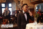 無論是在映后的隨機采訪還是各大平臺的評論中，幾位演員塑造的性格鮮明的人物都給觀眾留下了深刻的印象。由于《俠盜聯(lián)盟》是劉德華一月受傷以來復工后首部上映的作品，因此受到了很多人的期待，而他在電影中一如既往的拼命表現(xiàn)也沒有讓人失望，“華仔如此用心演繹，在劇組困難時雪中送炭，足夠有誠意?！薄叭A仔的動作戲依然矯健，光憑這個就值回票價了?！笔驿匡椦莸呐\葉紅也因百變的氣質(zhì)讓觀眾直呼女神，“隨便一個眼神都秒殺一片?！蓖昝姥堇[有著反差萌技術(shù)宅的楊祐寧更是連被扇耳光都圈粉無數(shù)，影評人任樂源對楊祐寧給予了很高的評價，“這個狂野有節(jié)制撩妹有節(jié)操的元氣滿滿的技術(shù)型靠譜小弟，像陽光般溫暖了那個充滿罪惡和貪婪的江湖?！倍舜瓮黄菩猿鲅萃梁赖纳骋缫廊蝗藲獠粶p，承包了電影的眾多笑點，“沙溢東北大碴子味的英語太有喜感了?！? class=