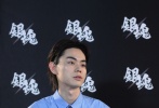 飾演志村新八的菅田將暉也是《銀魂》的忠實(shí)粉絲，又聽聞小栗旬會(huì)參演電影，于是欣然的接受了導(dǎo)演組的拍攝邀請(qǐng)，在采訪現(xiàn)場(chǎng)，他“槽神附體“竟直言新八“毫無魅力”：”新八是那種存在感很低，但似乎又人人都認(rèn)識(shí)的角色，雖然看起來不起眼，但他在萬事屋三人中起到了很好的平衡的作用?！艾F(xiàn)場(chǎng)菅田將暉更向大家傳授吐槽技巧：“吐槽時(shí)音量要高，非常重要，這也是我從新八身上學(xué)到的技巧?！? class=