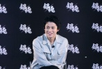 《銀魂》作為發(fā)售5100萬冊(cè)，延續(xù)14年的超強(qiáng)IP，在全世界擁有龐大的粉絲群體，此次做出真人化的決定后，更是邀請(qǐng)了以小栗旬為首的日本逆天的全明星陣容出演，實(shí)力更不容小覷。為請(qǐng)小栗旬“出山”劇組頗費(fèi)心機(jī)，不惜“三顧茅廬“讓小栗旬直言太感動(dòng)：”我當(dāng)時(shí)休假在夏威夷，導(dǎo)演大老遠(yuǎn)來找我，第二天連制作人也來了，真的非常感動(dòng)?！辈粌H如此，在《銀魂三葉篇》的拍攝中，劇組又“故技重施”，在電影殺青的第二天把小栗旬“騙“到拍攝現(xiàn)場(chǎng)，繼續(xù)參與電視劇的拍攝，讓還在狀況之外的小栗旬倍感無奈。