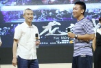 見到現(xiàn)場這么多青春洋溢保家衛(wèi)國的軍人戰(zhàn)士，劉佩琦憶起了自己當兵的崢嶸歲月，他情不自禁的在舞臺上向300名官兵敬了個軍禮，這一動作瞬間拉近了官兵與主創(chuàng)之間的距離，現(xiàn)場氛圍被點燃。