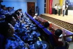 “馮子材60多歲還抗擊法軍，對我們是表率，樹立了我們愛國愛島樂守天涯的決心?！? class=
