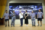 “我爸爸也當過兵，比劉佩琦老師晚一年，軍人骨子里這種熱情讓我特別心潮澎湃?！? class=