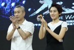 在提問環(huán)節(jié)，廣大官兵們情緒高漲踴躍發(fā)言，大家的問題也是不拘一格誠懇幽默，從“電影為什么取名為《龍之戰(zhàn)》”、“會不會拍續(xù)集”到“希望老兵劉佩琦給新兵提建議”“能不能給簽個名”到“大美女羅昱焜有沒有女朋友”……士兵們完全放松敞開了聊，一部《龍之戰(zhàn)》打開了他們的話匣子。