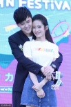 颖儿付辛博认爱后首合体 抱抱比心摸脸杀显甜蜜