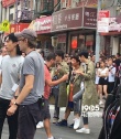 王寶強(qiáng)劉昊然《唐探2》紐約熱拍 街頭狂奔引圍觀