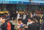 2015年，《唐人街探案》第一部曾攬下8.23億票房，躋身年度黑馬，還曾入圍第53屆金馬獎最佳動作設(shè)計獎、最佳造型設(shè)計獎及最佳攝影等多項提名。