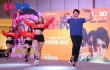 《羞羞的铁拳》路演 艾伦学打拳马丽喂影迷美食