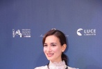 近日，卢靖珊登上威尼斯电影节“聚焦中国”论坛，并在论坛上发言。