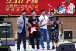 大鹏《缝纫机乐队》路演开躁 重回母校合唱燃爆