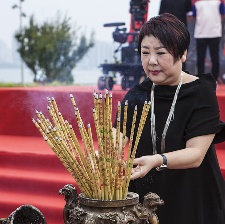 一個(gè)笨蛋兩個(gè)賊