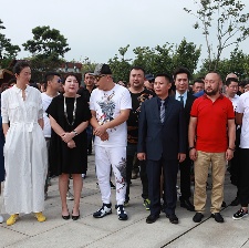 一個(gè)笨蛋兩個(gè)賊