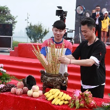 一個(gè)笨蛋兩個(gè)賊