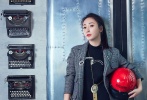 據(jù)悉當(dāng)天的拍攝在四十度的陽光房中進(jìn)行
