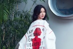 第一套著紫色透視長裙身披over size棒球外套