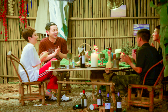 《生活相对论》雷佳音综艺首秀 搭档姜妍荒野