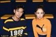 娜扎秀蠻腰背“小熊”包 李現(xiàn)滿臉笑容比耶搞怪