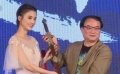 黄圣依加盟《白衣方振眉》 温瑞安宝剑赠“女侠”