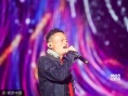 马云一身红衣变麦霸 云栖大会与李健对唱《传奇》