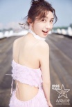 李菲兒最新粉色系寫真曝光 纖腰美背展甜美氣場(chǎng)
