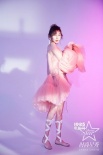 李菲兒最新粉色系寫真曝光 纖腰美背展甜美氣場