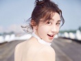 李菲儿最新粉色系写真曝光 纤腰美背展甜美气场
