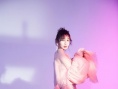 李菲儿最新粉色系写真曝光 纤腰美背展甜美气场
