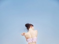 李菲儿最新粉色系写真曝光 纤腰美背展甜美气场