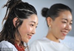 29日，曾主演《百元之恋》的安藤樱携作品《家族的国度》亮相影展。梳着编发丸子头的安藤樱造型帅气，笑容亲和。
