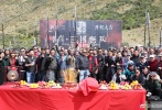 同時，周顯揚在微博中稱飾演呂布的古天樂眼睛受傷仍堅持拍攝，為敬業(yè)的古仔點贊。