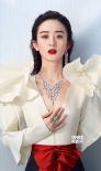 趙麗穎深V大花裙美艷逼人 性感大露背秀烈焰紅唇