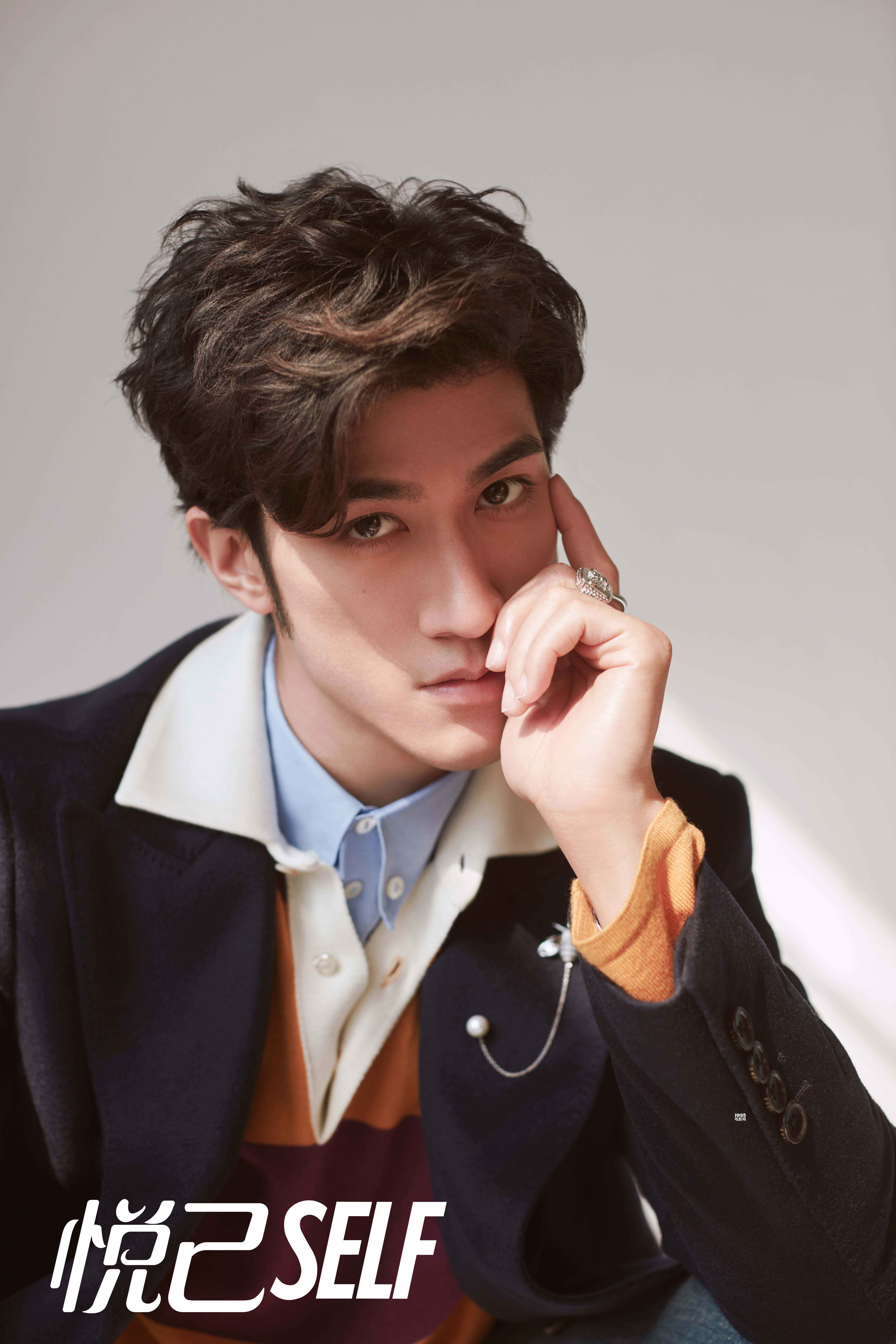 李治廷再登杂志封面造型帅气 三十而立稳中求劲