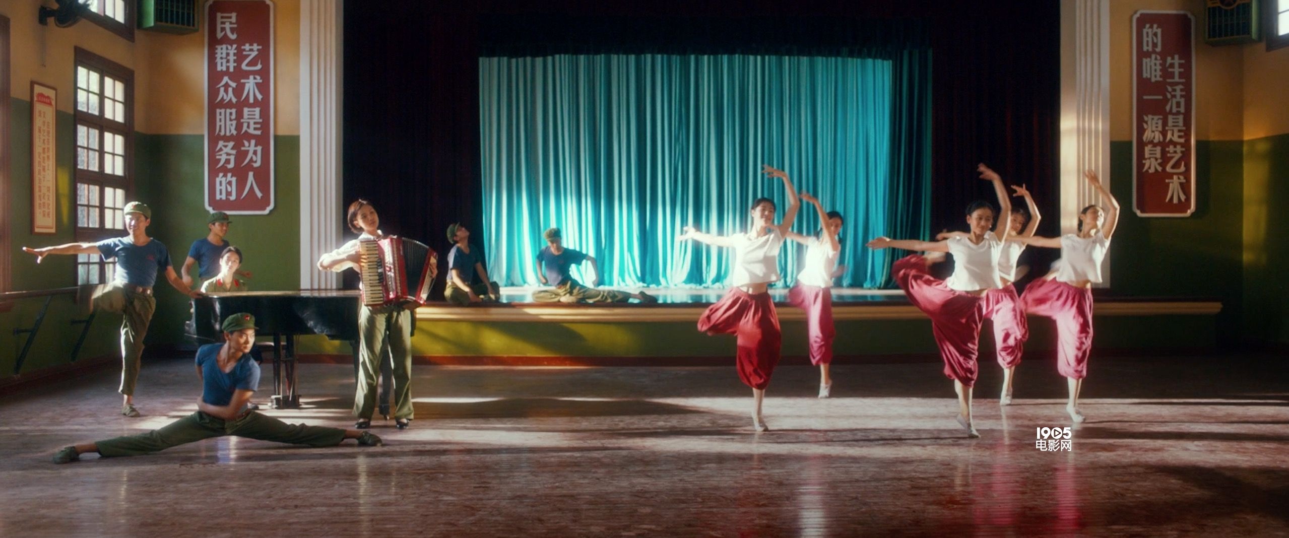 《芳华》在台湾展映 观众:看完哭得上气不接下气