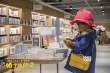 帕丁顿熊北京胡同撸烤串 亮相CBD文青范儿十足