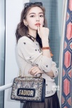 baby時尚大片婀娜多姿 星星上衣配紗裙少女感十足