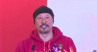 《與雷鋒有關(guān)的日子》發(fā)布會 導(dǎo)演等主創(chuàng)現(xiàn)身宣傳