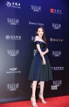 蔣夢婕穿小黑裙優(yōu)雅亮相 雪白肌膚光芒耀眼超搶鏡