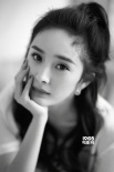 杨幂复古写真大片曝光 性感俏皮似“邻家少女”