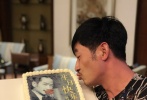 12月18日，是演員郭曉東生日。18日凌晨，郭曉東在社交平臺發(fā)布在《半生緣》劇組慶生照，并配文“所有的祝福，看到的、錯過的、說出口的、放在心里的，都收到啦，很開心祝鴻才和他的朋友們，曼璐、曼楨、世鈞、叔惠、楊亞洲導(dǎo)演、何姐、苗總、云云、九哥……”