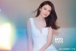 高圓圓深V白裙性感吸睛 長發(fā)飄逸秀酥胸氣質(zhì)迷人