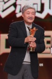 高峰荣获百合奖最佳导演奖 张天爱、蔡岳勋颁奖
