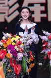 高峰荣获百合奖最佳导演奖 张天爱、蔡岳勋颁奖