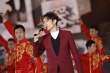 孙杨央视晚会唱《倔强》 钟汉良豪情演绎中华武术