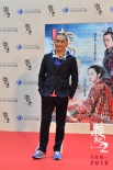 《捉妖记2》巨型胡巴空降香港 梁朝伟穿梭闹市送福