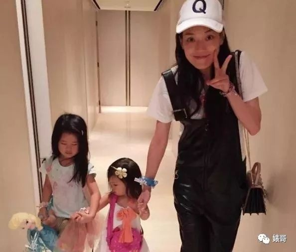 舒淇林心如林熙蕾三姐妹聚会,三人的合照上热