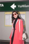 李冰冰受邀赴米蘭時裝周 機場LOOK彰顯女王范兒