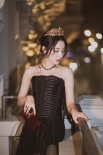 迪麗熱巴亮相米蘭時(shí)裝周 黑裙女王優(yōu)雅皇冠吸睛