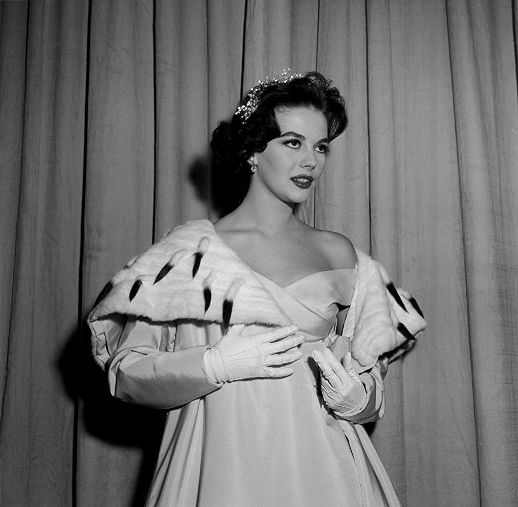 娜塔莉·伍德出席第29届奥斯卡颁奖典礼(1957)