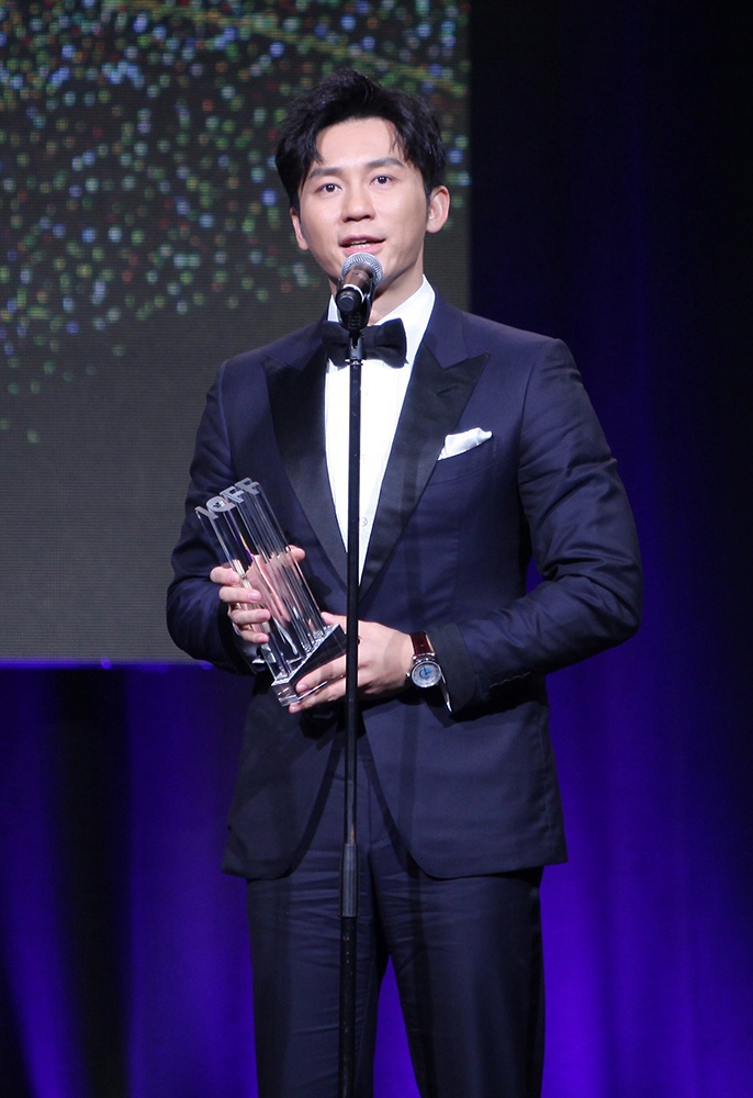 李晨获最佳新导演 对导演一职珍视不会轻易拍电影